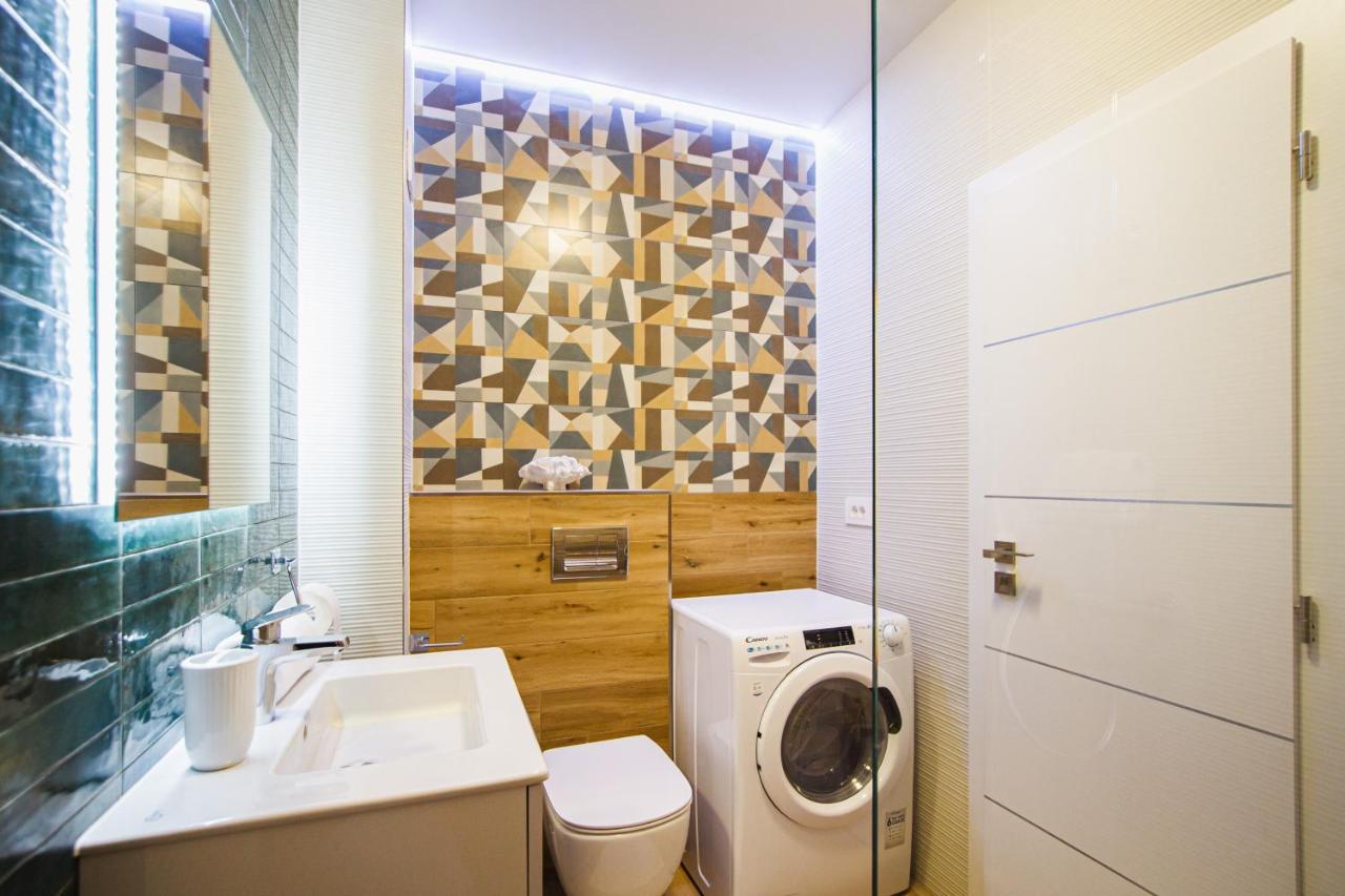 Magnificent At Prima Apartment